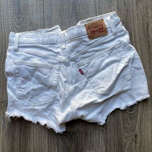 White Levi’s women’s shorts